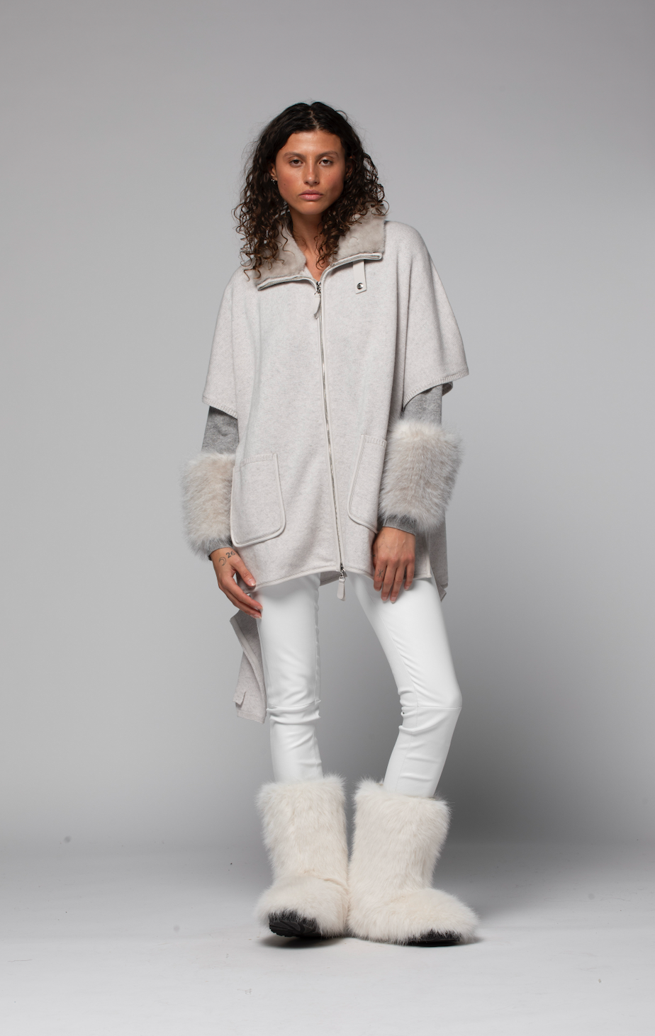 PAVIA poncho